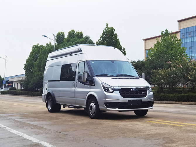 福特新世代全顺V348后双胎加长轴高顶房车