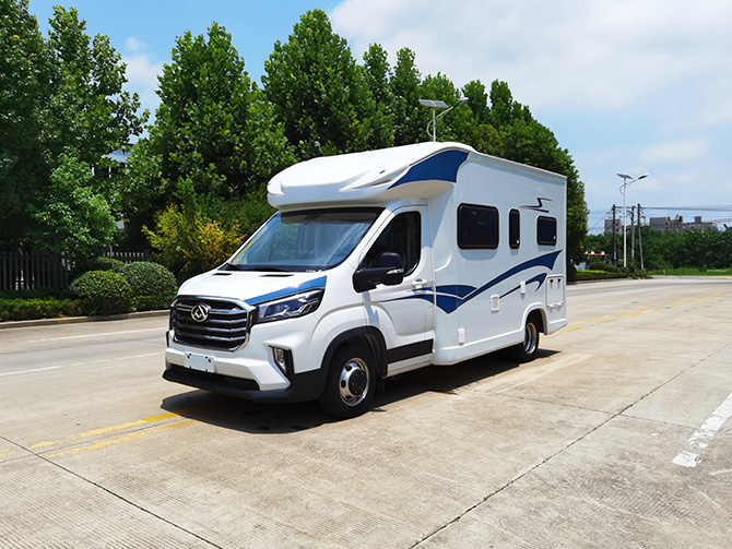 上汽大通V90小额头C型房车