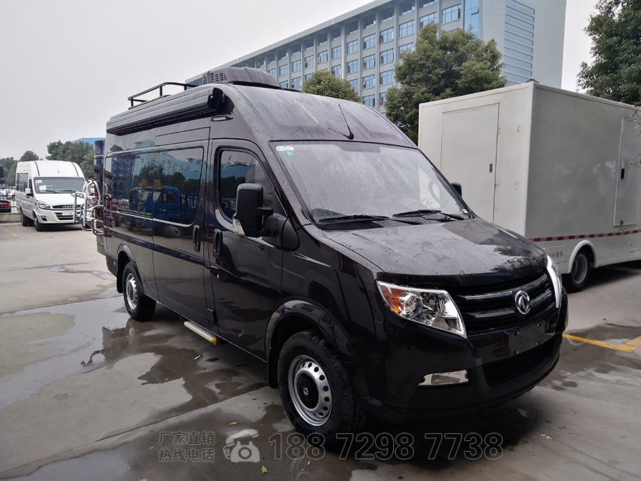 河北客户订购的东风御风长轴高顶B型房车今日交车